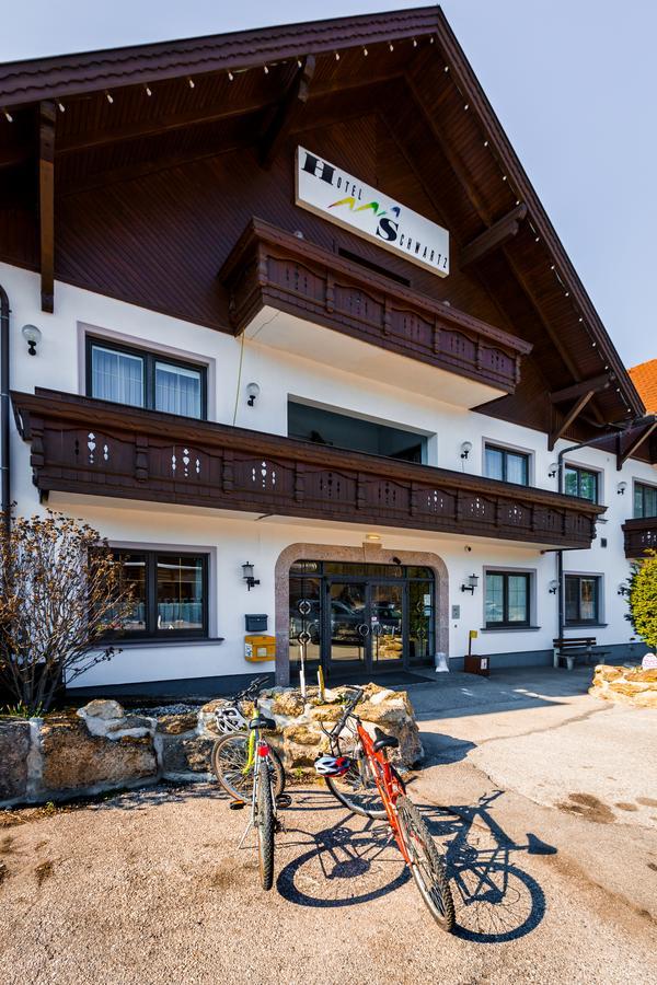 Hotel Restaurant Schwartz Neusiedl am Steinfelde Exterior foto